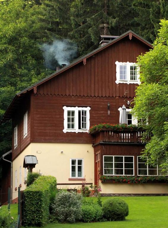 Myslivna Hotel Černý Dŭl Ngoại thất bức ảnh